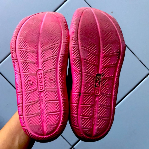 Hot pink crocs size 13C - Picture 4 of 4